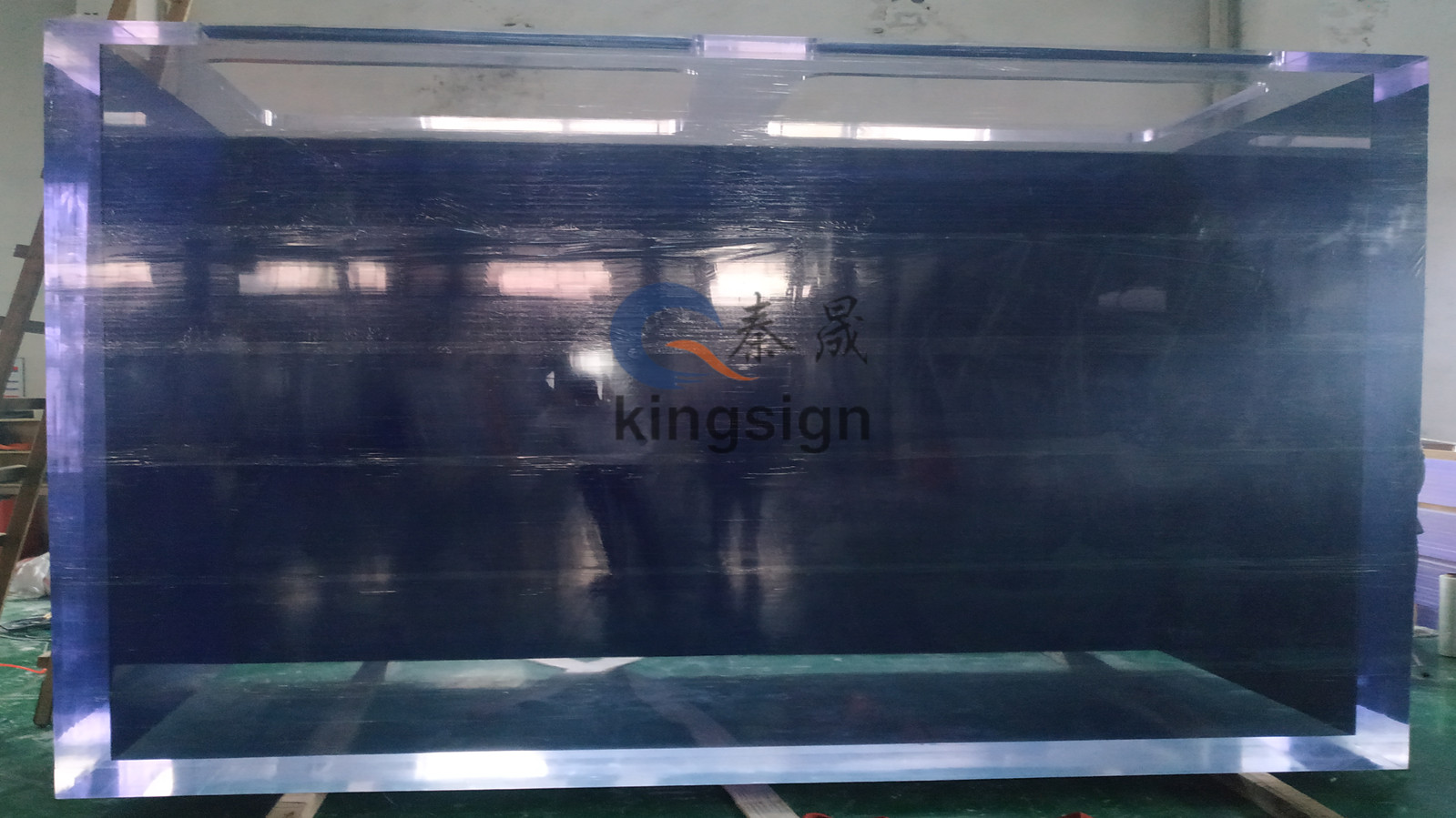 Acrylic aquarium fish tank 